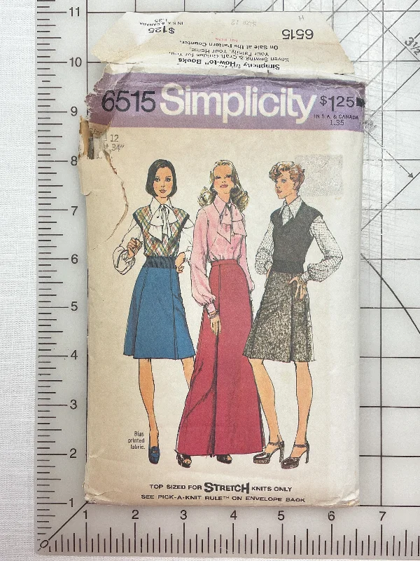 SALE 1974 Simplicity 6515 Pattern - Women's Knit Skirt, Pullover Top, Blouse and Scarf Short Sleeve Top