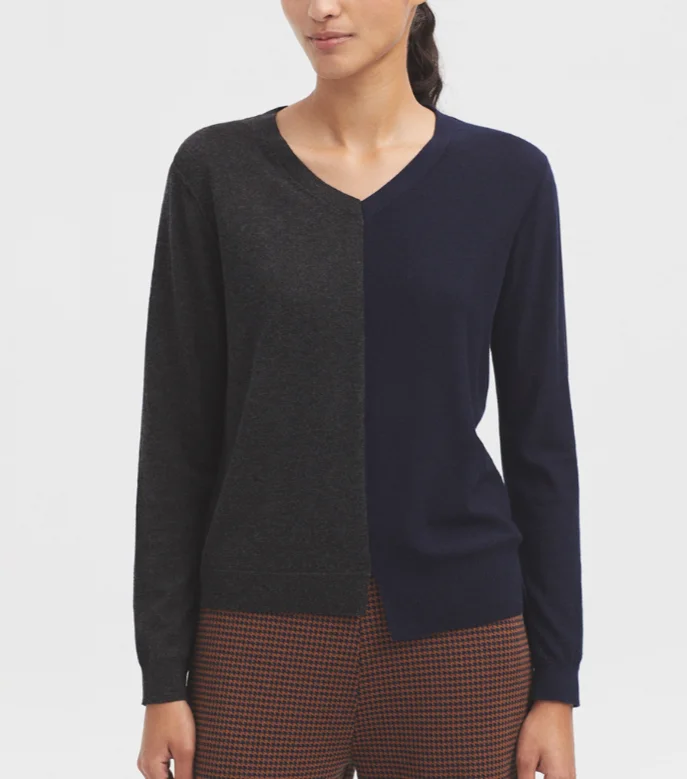 Bicolor V-Neck Sweater in Navy Lightweight Heavyweight Midweight