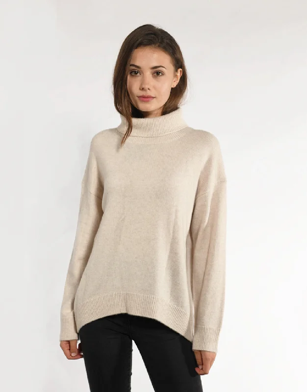 Cashmere Turtleneck Pullover with Curved Hem in Dune Chunky Knit Pullover