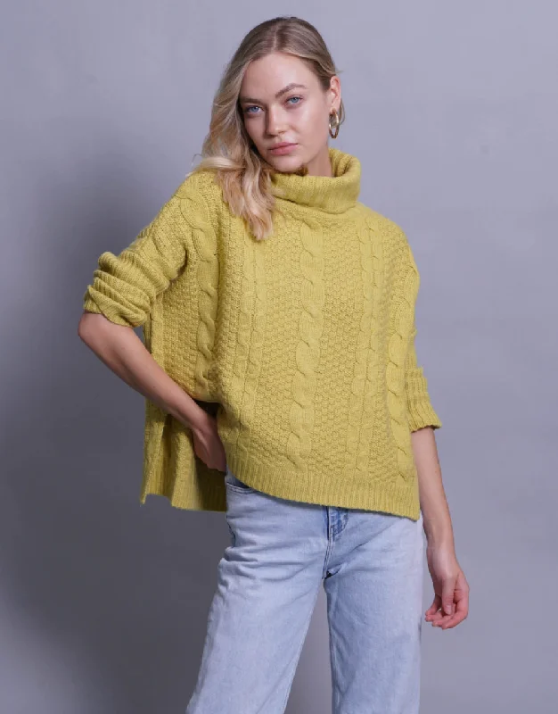 Handknitted Chunky Cable Pullover in Senf Polo Neck Sweater