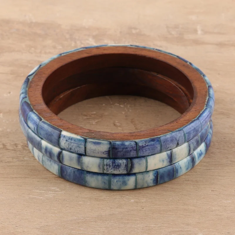 Unmissable Jewelry Clearance – Final Reductions Blue Saga Blue Bone and Mango Wood Bangle Bracelets (Set of 3)